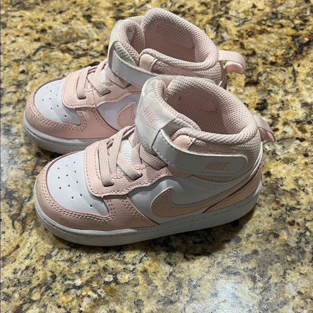 Nike Kids' Pink and White High-Top court borough
